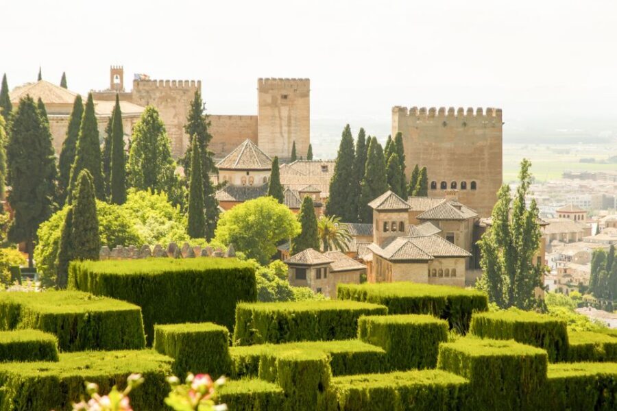 Alhambra Guided Tour with Fast-Track Entry - Palace of Charles V: The Surprise Contrast Inside the Complex