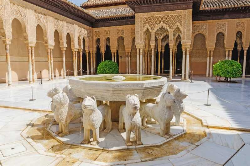 Alhambra & Nasrid Palace: Private Tour with Tickets - Key things I’d zero in on