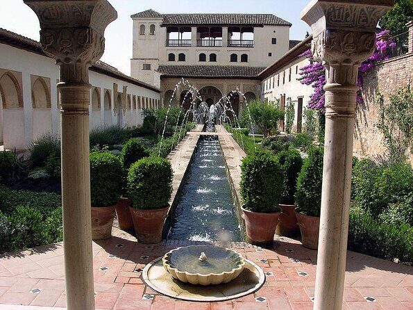 Alhambra: tour with Nasrid Palaces. Admission not included - Stop 1: Nasrid Palaces (the heart of the Alhambra)