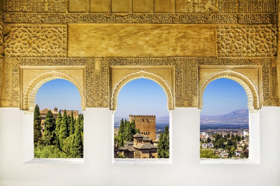 Granada: Alhambra Fast-Track Guided Tour - Palace of Charles V: a short stop with useful context