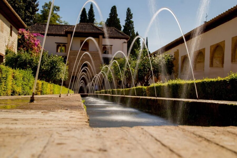 Granada: Tour of Alhambra, Generalife, and Nasrid Palaces - Price and value: what $58 buys you in real time