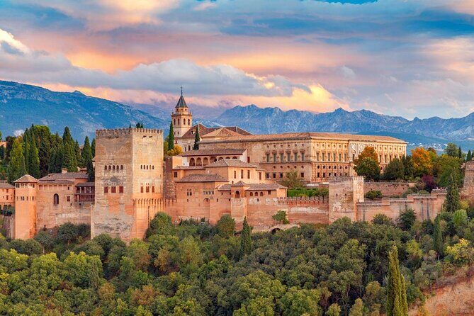 Granada, Visit Alhambra with Nasrid palaces, gardens and Alcazaba - Carlos V’s palace: a Renaissance interruption worth seeing