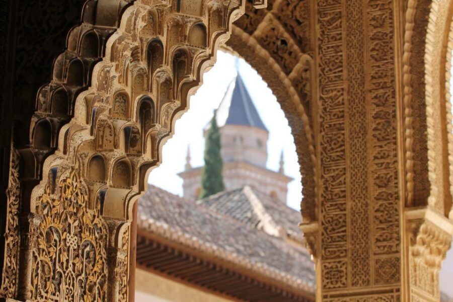 Malaga: Granada Day Trip with Alhambra, Palaces and Gardens - Quick hits
