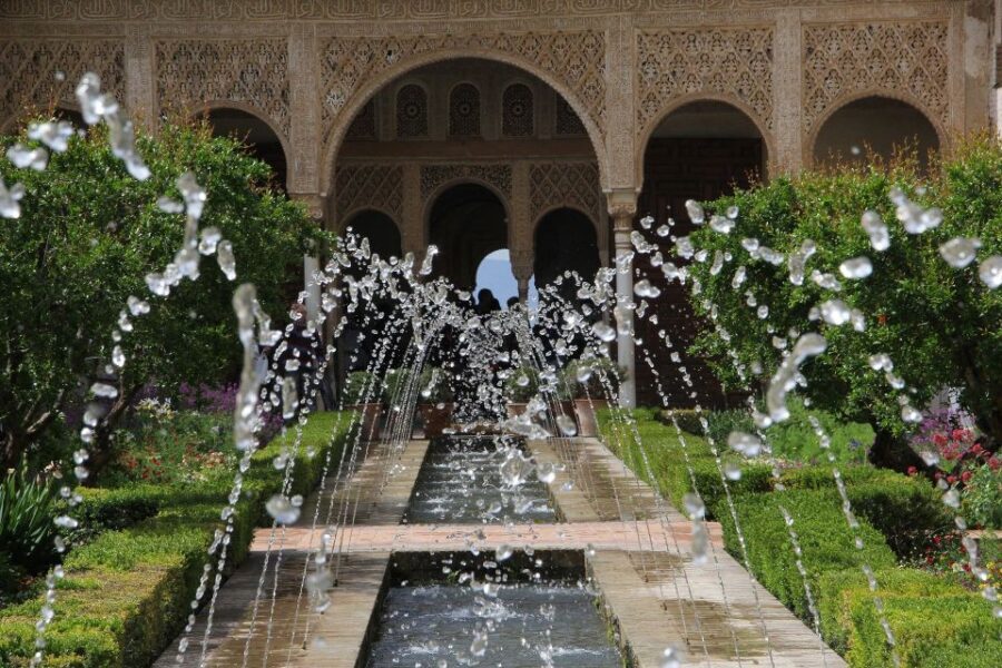 Malaga: Granada Day Trip with Alhambra, Palaces and Gardens - The road from Malaga to Granada: comfort is part of the value